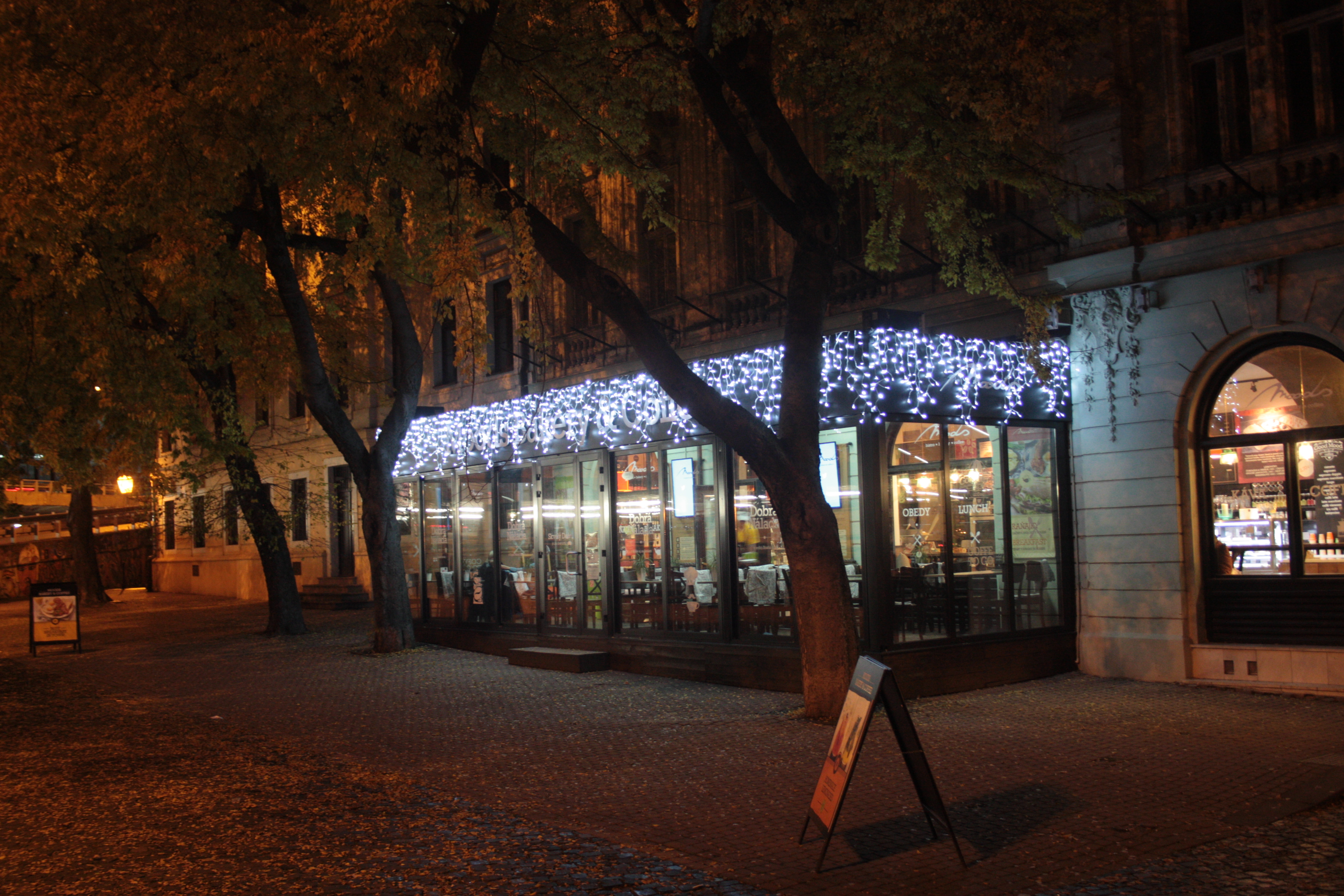 Vianočné LED svetelné cencúle, studená biela FLASH 3m x 1,2m (228 LED)