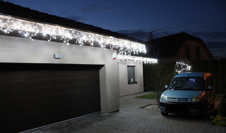 Svetelné LED cencúle, studená biela FLASH 3m x 0,5m (114 LED)