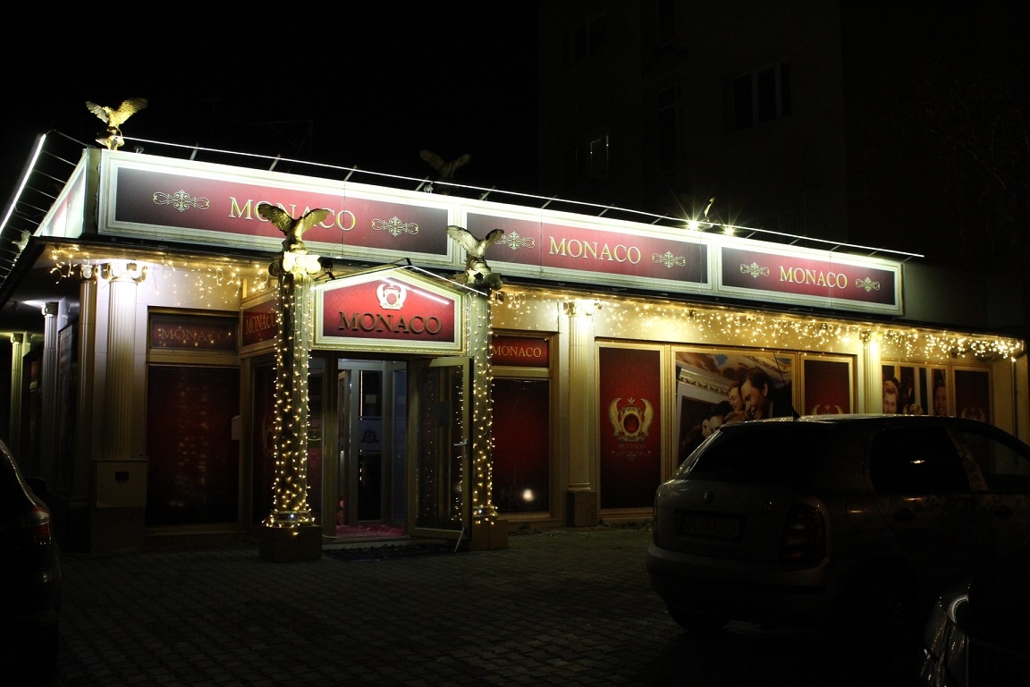 LED svetelné cencúle, teplá biela 3m x 0,5m (114 LED)