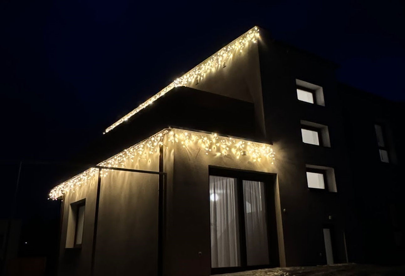LED svetelné cencúle, teplá biela 3m x 0,5m (114 LED)