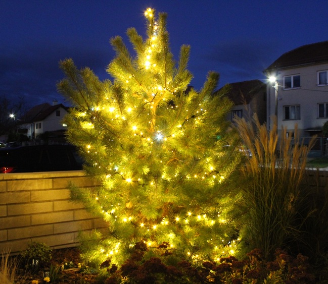 Svetelná LED reťaz čierna, teplá biela LED 3 x 4m  (150 + 30 FLASH LED) 